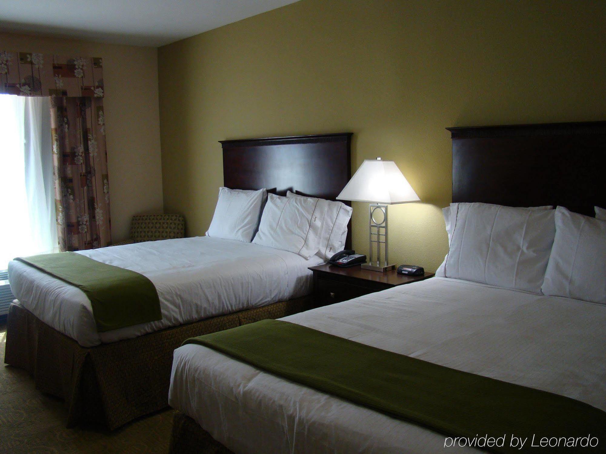 Holiday Inn Express & Suites Brownfield Стая снимка