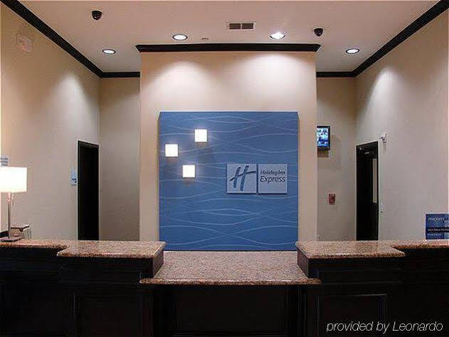 Holiday Inn Express & Suites Brownfield Екстериор снимка