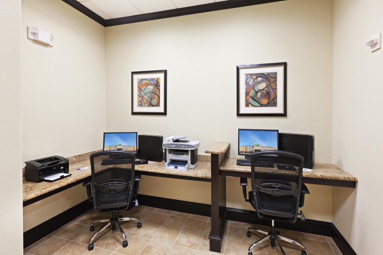 Holiday Inn Express & Suites Brownfield Екстериор снимка