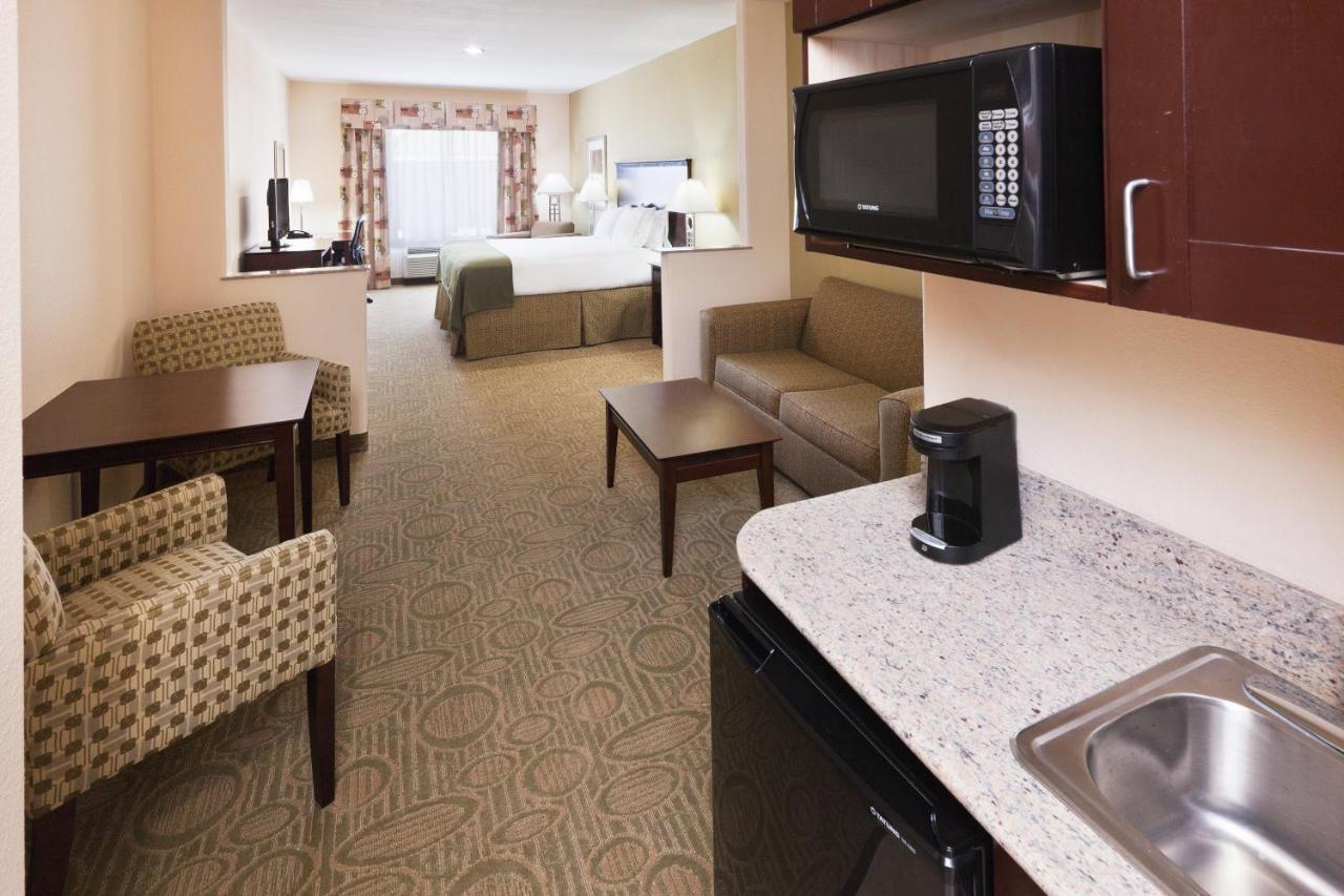 Holiday Inn Express & Suites Brownfield Екстериор снимка