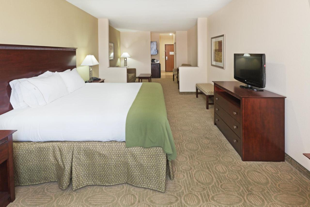 Holiday Inn Express & Suites Brownfield Екстериор снимка