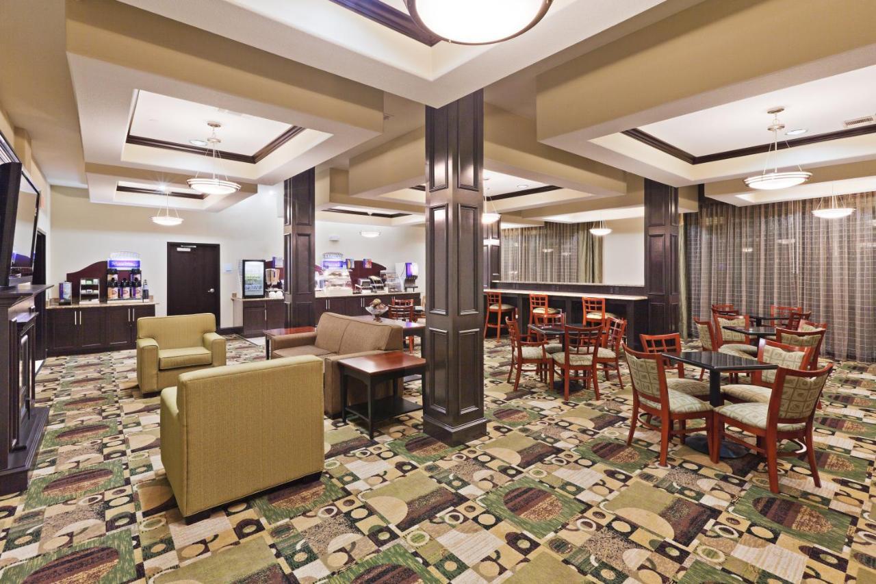 Holiday Inn Express & Suites Brownfield Екстериор снимка