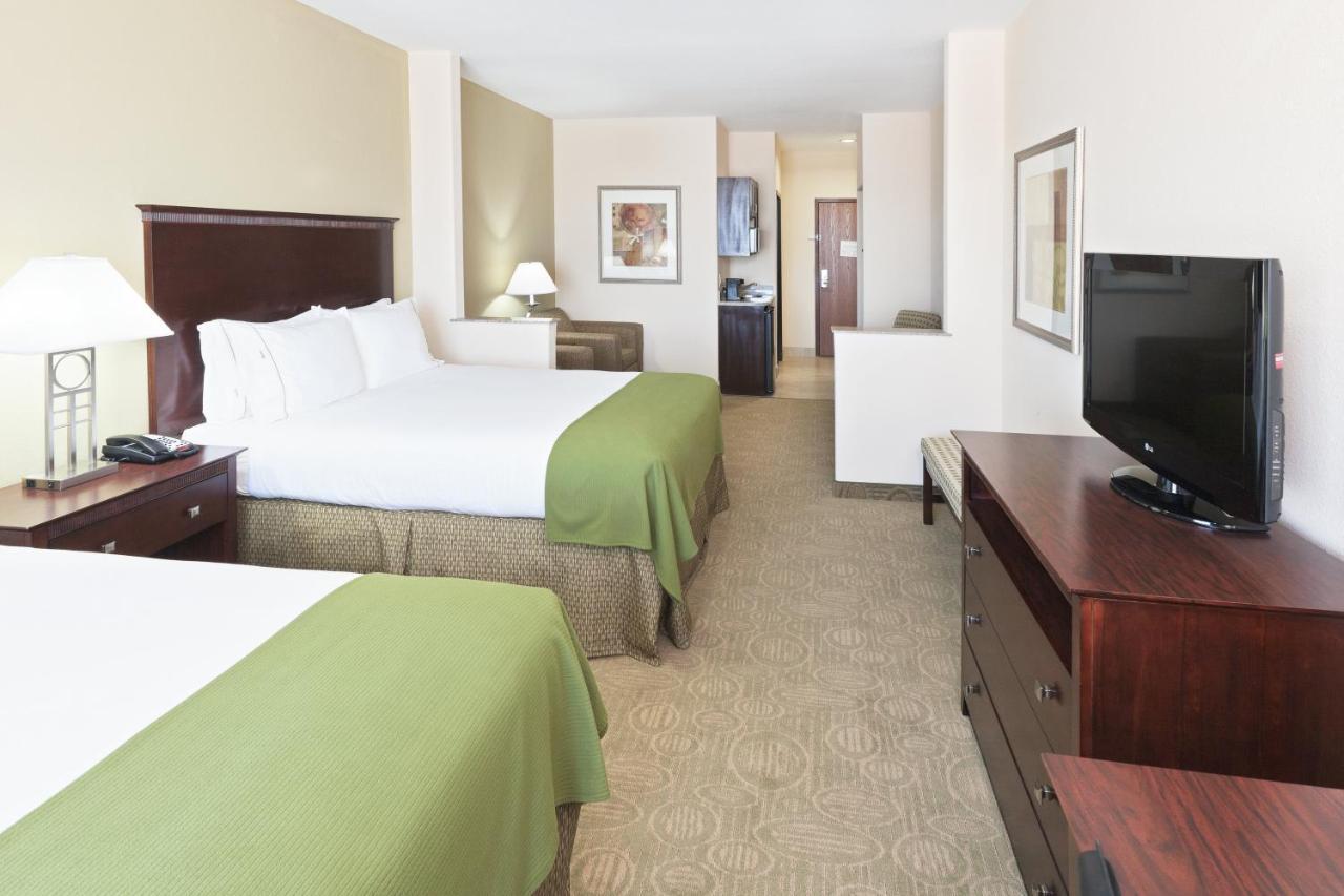 Holiday Inn Express & Suites Brownfield Екстериор снимка