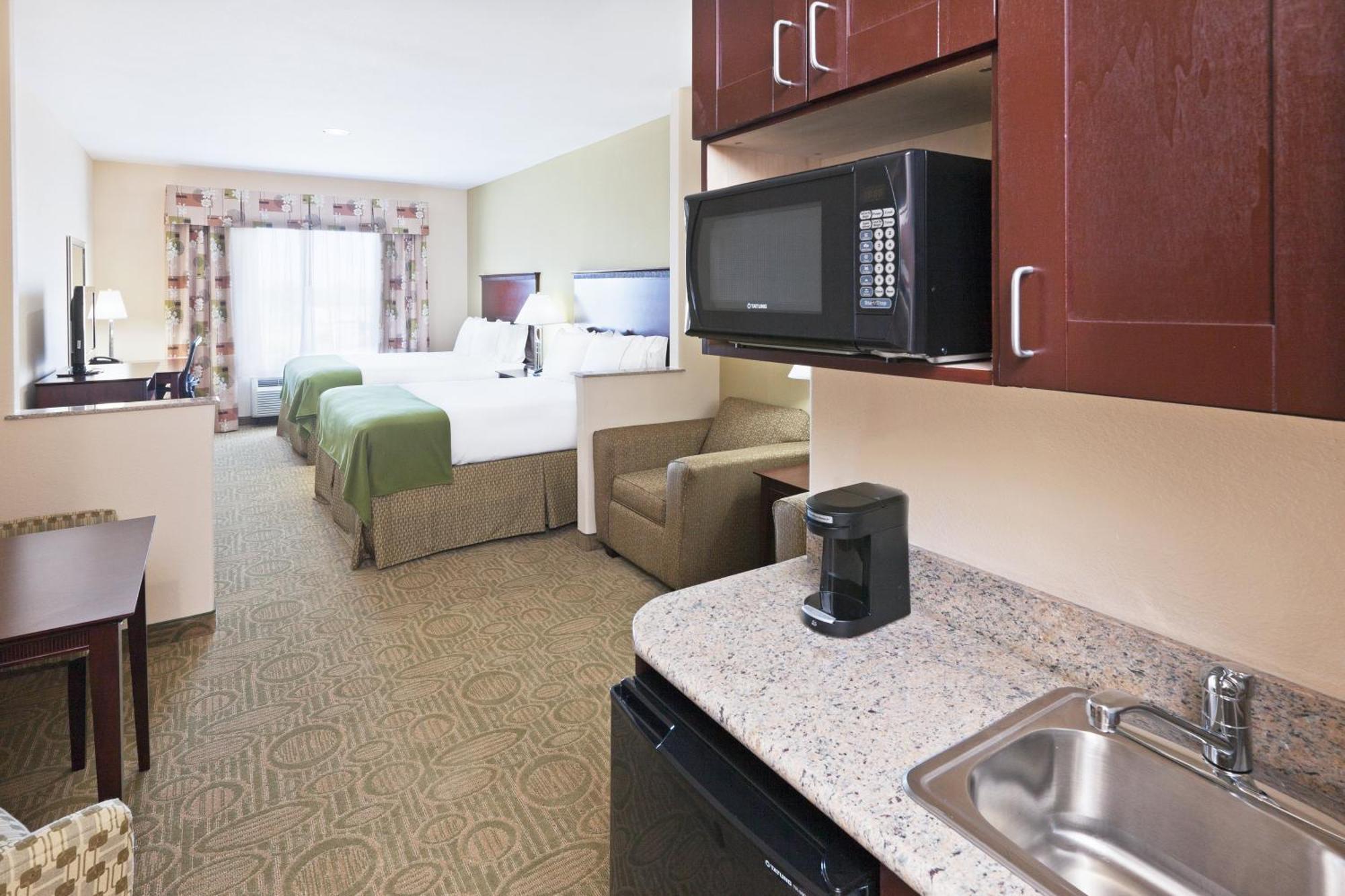 Holiday Inn Express & Suites Brownfield Екстериор снимка